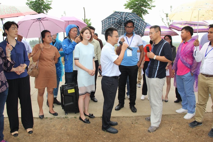 長江委城鄉供水規劃培訓班組織考察襄州節水灌溉工程